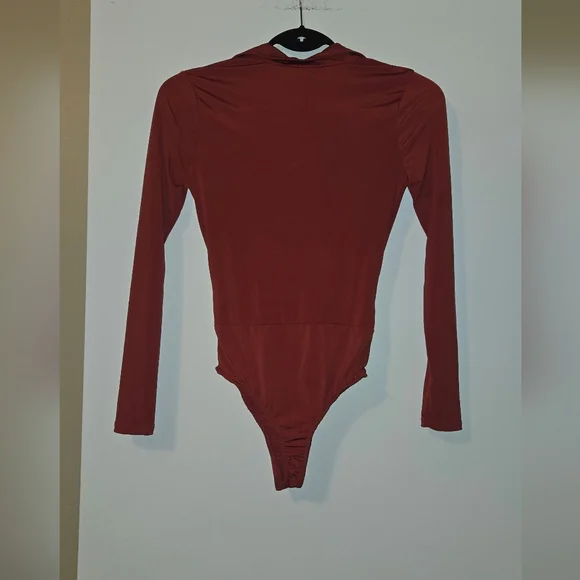 🎀Guess Rust Satin Ruched Button-Down Top - Picture 3 of 4